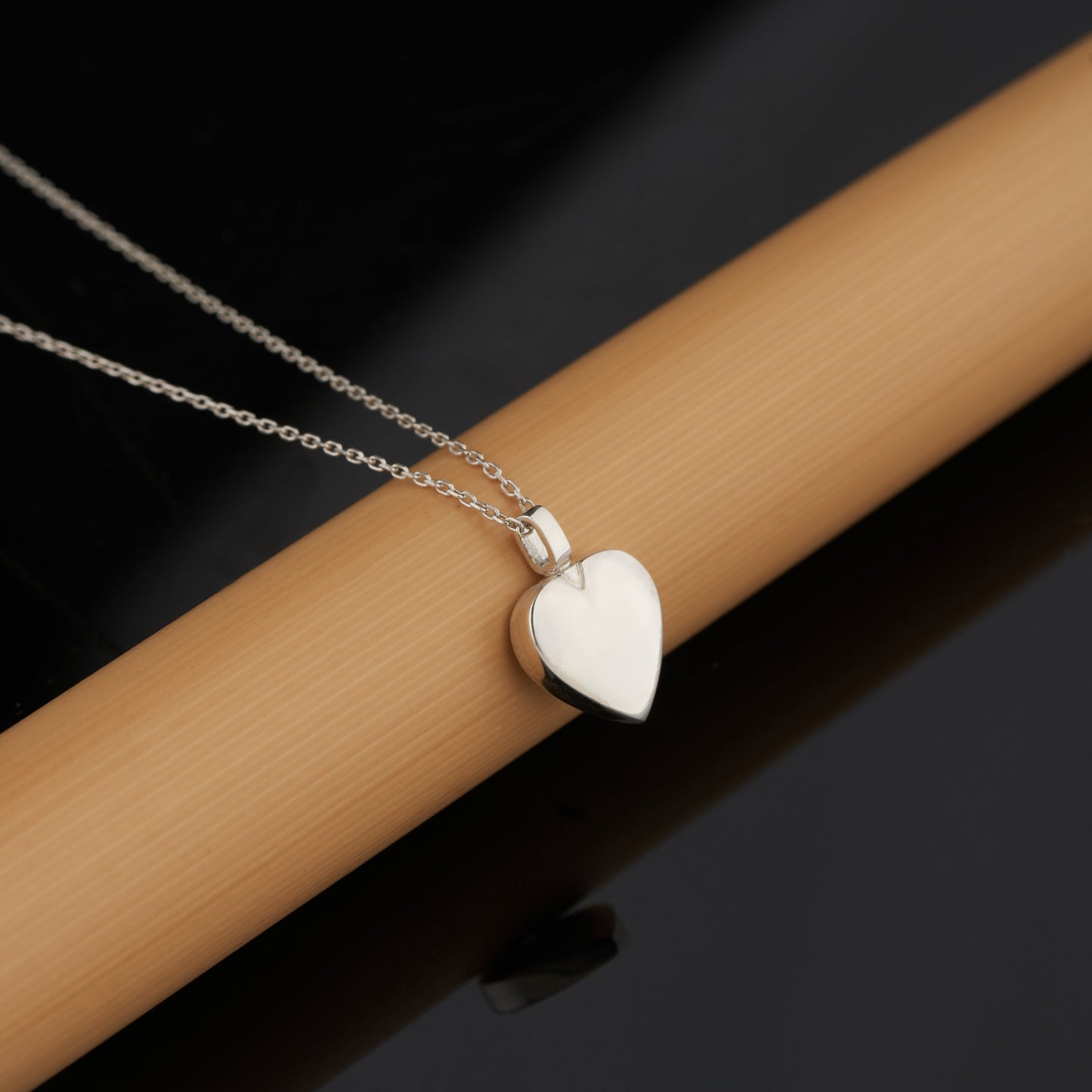 Silver heart-shaped pendant necklace with white pearlescent finish in solid gold design